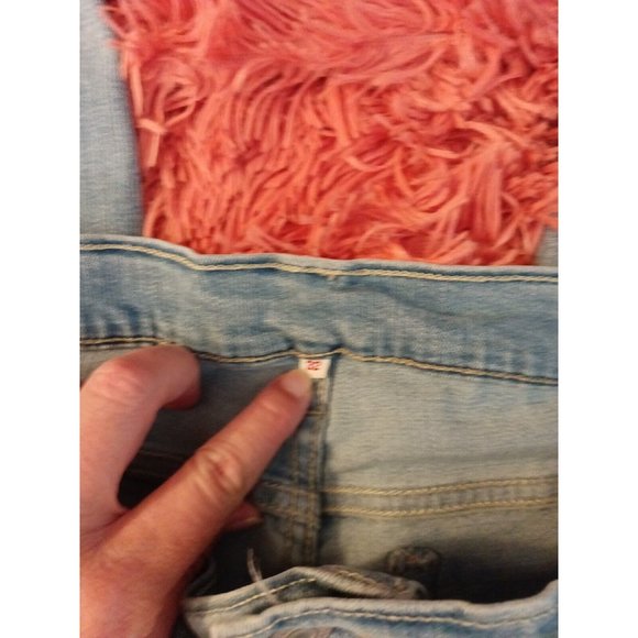 Women's Levi's Stretchy Comfortable Roll Cuff Jean's Size 32 - Picture 6 of 7